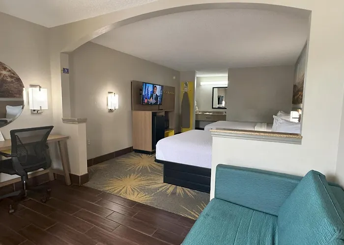 Days Inn & Suites By Wyndham Tuscaloosa - Univ. Of Alabama